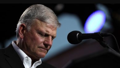 Photo of Faith or Foreign Policy? Franklin Graham’s White House “Esther” Prayer Sparks Global Debate