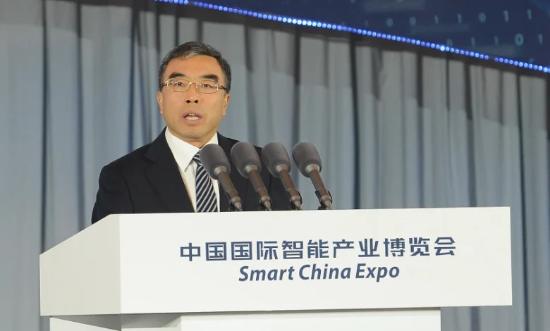 Photo of Huawei Unveils Tau Scaling Law to Challenge Moore’s Law Amid Supply-Chain Curbs
