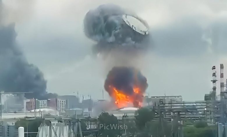 Photo of Ukrainian Drones Strike Moscow Refinery, Force Airport Closures as Ceasefire Talks Resume