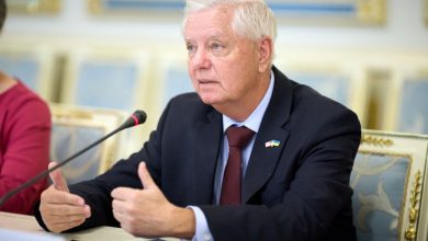Photo of Senator Lindsey Graham, Trump Ally and Ukraine Hawk, Dies at 71
