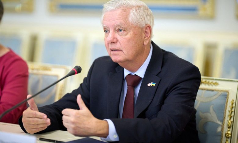 Photo of Senator Lindsey Graham, Trump Ally and Ukraine Hawk, Dies at 71